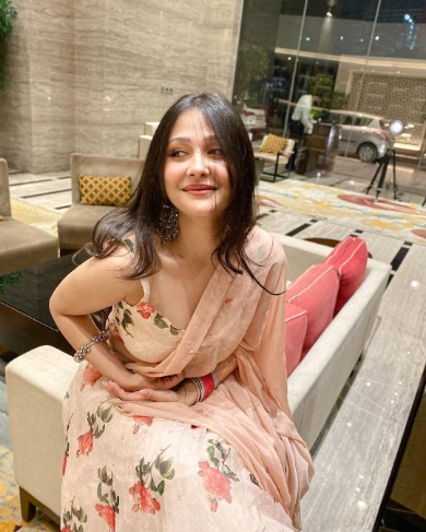 model Call Girls in Mayur Vihar